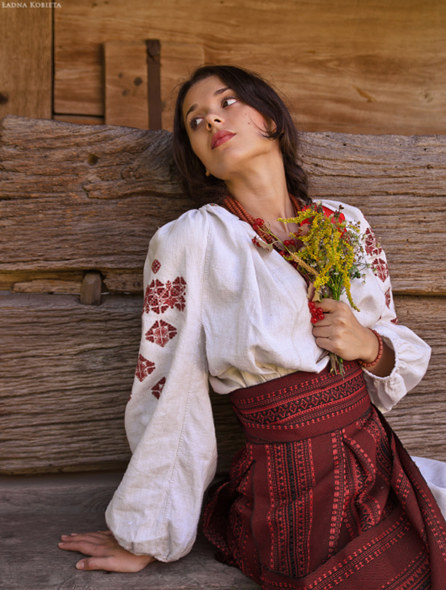 Girls in Slavic costumes in Perth